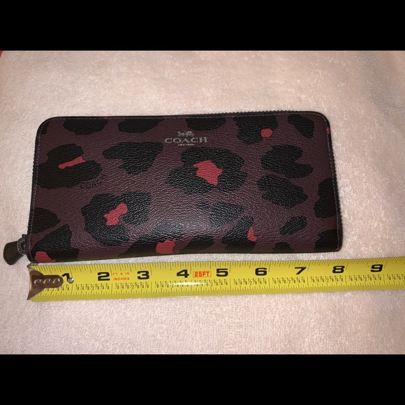 ✨Coach leopard print accordion zip wallet✨ - Picture 4 of 4